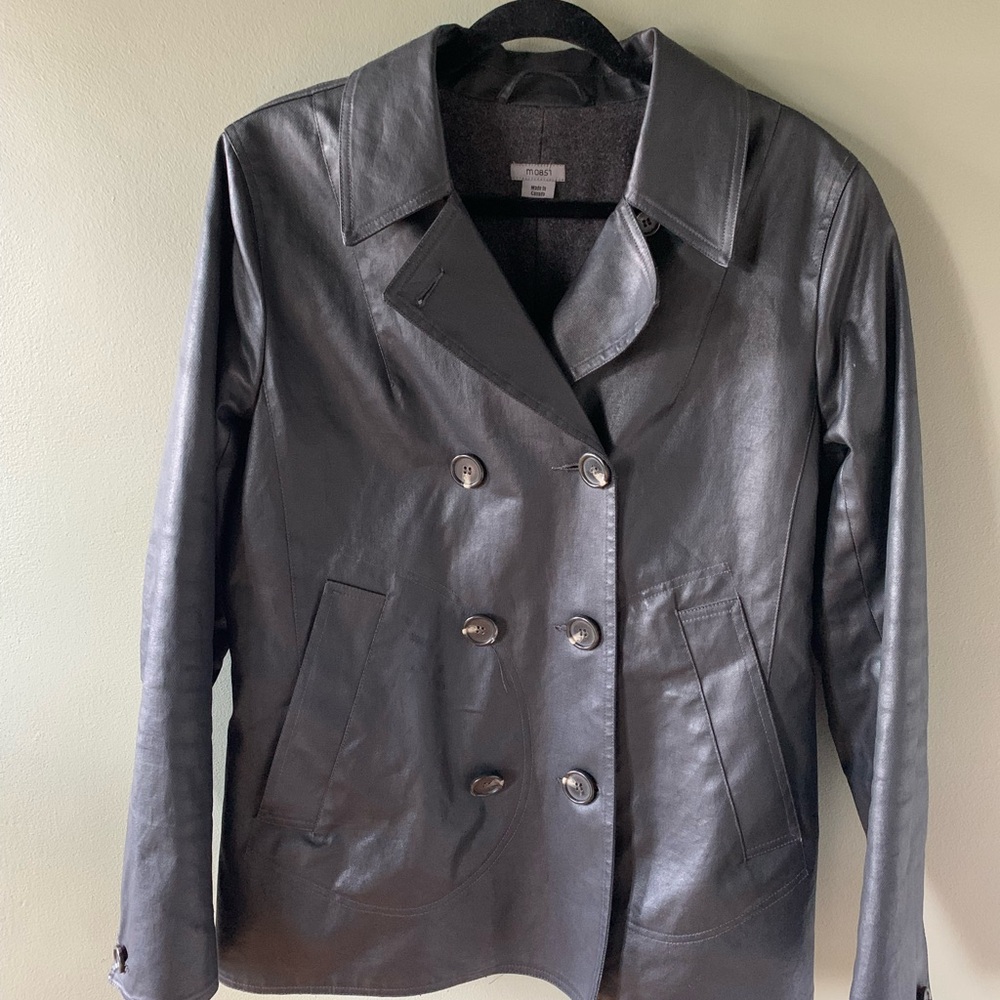 M0851 water resistant jacket in black size 10